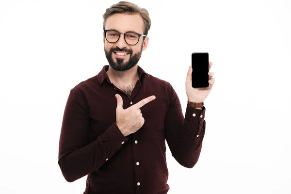 Retrato de um homem sorridente alegre apontando — Fotografia de Stock