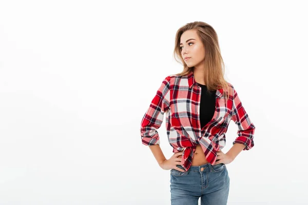 Portrait d'une jeune jolie fille en chemise à carreaux — Photo