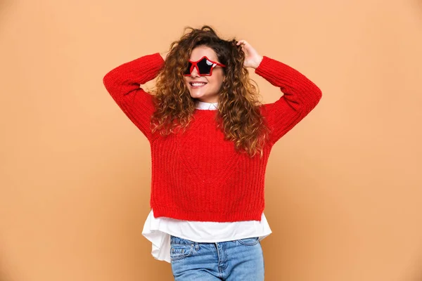 Portrait of a pretty happy girl in sunglasses — Stock Photo, Image