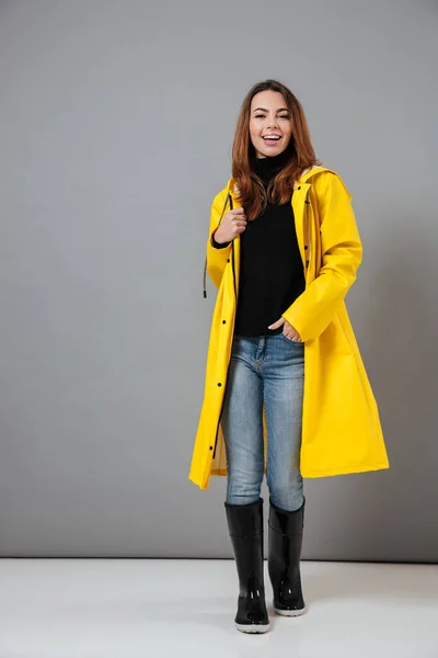 Full length portrait of a cheerful girl — Stock Photo, Image