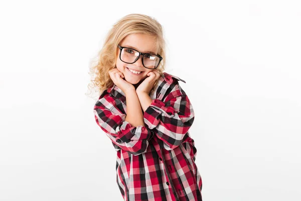 Портрет красивой маленькой девочки в очках — стоковое фото
