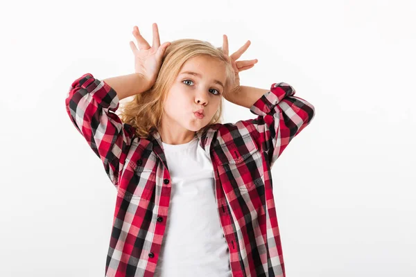 Portret van een gelukkig meisje poseren — Stockfoto