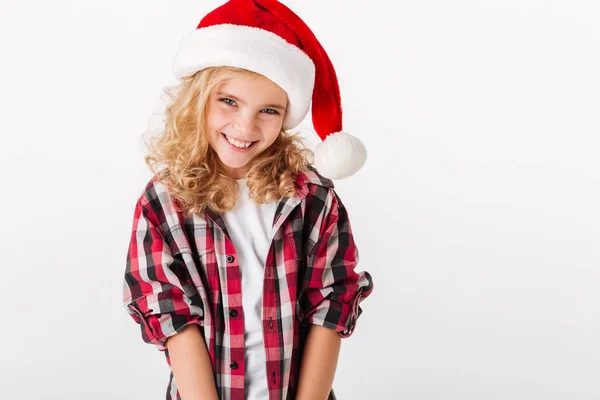 Sevimli küçük bir kız portresi Noel şapka giymiş — Stok fotoğraf