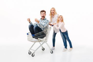 Neşeli anne ve kızı