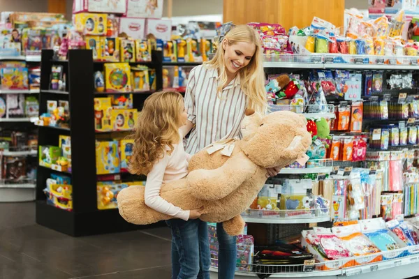 Feliz madre e hija — Foto de Stock