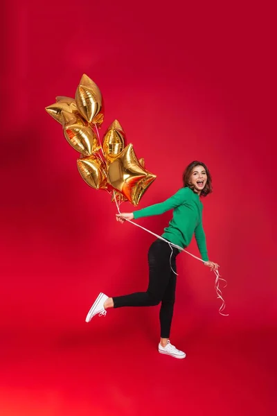 Neşeli genç kadın holding Balonlar oldukça. — Stok fotoğraf