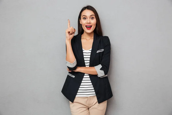 Surprised happy asian business woman having idea — Stock Photo, Image