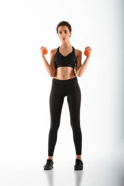 Bild einer hübschen Fitness-Frau beim Sport in voller Länge — Stockfoto