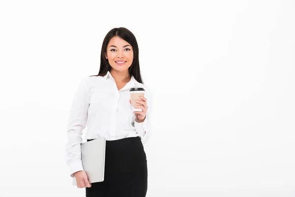 Retrato de una alegre mujer de negocios asiática — Foto de Stock