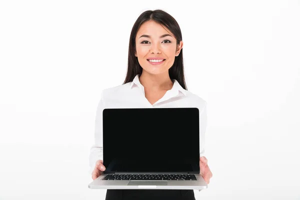 Retrato de uma mulher de negócios asiática feliz — Fotografia de Stock