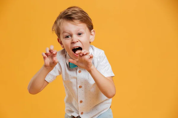 Chico gritando emocionalmente . — Foto de Stock