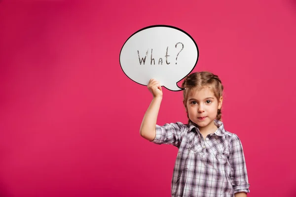 Bella bambina bambino tenendo discorso bolla . — Foto Stock