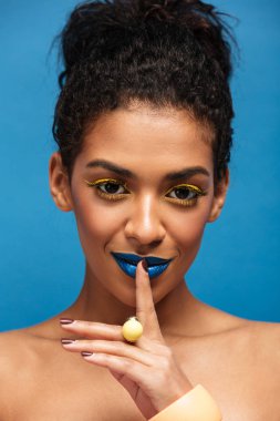 Yarı çıplak Afrikalı kadın moda portre Güzellik Portresi
