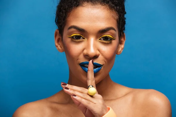 Closeup retrato de beleza de mulher afro-americana incrível com fash — Fotografia de Stock