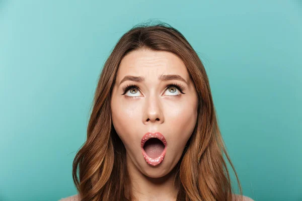 Retrato de beleza de uma jovem mulher de cabelos castanhos — Fotografia de Stock