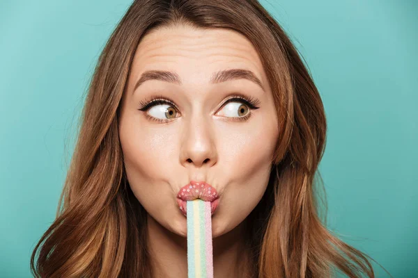 Portret van de schoonheid van een mooi bruin harige vrouw — Stockfoto