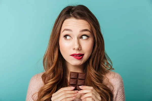 Retrato de uma linda mulher de cabelos castanhos — Fotografia de Stock