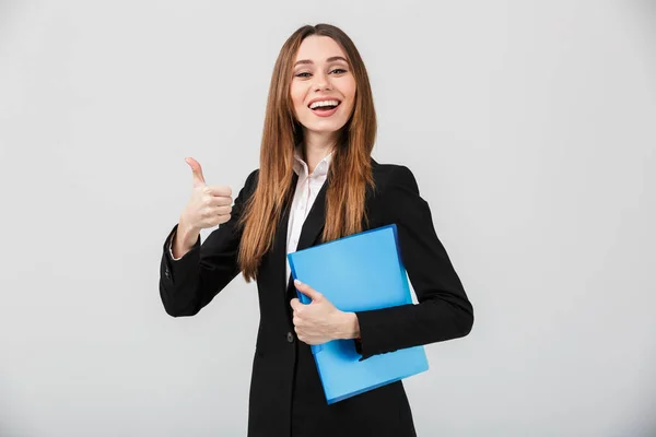 Retrato de uma empresária alegre vestida de terno — Fotografia de Stock