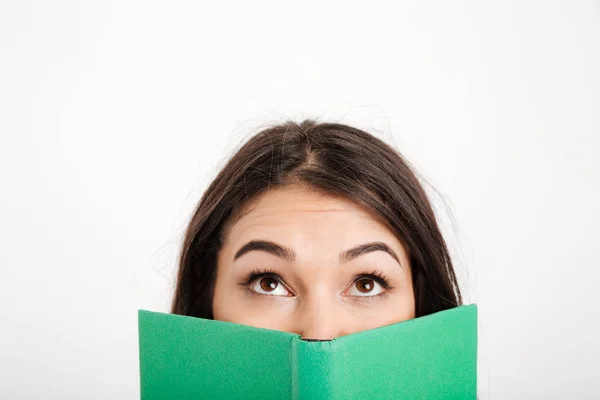 Portret van een jong meisje close-up — Stockfoto