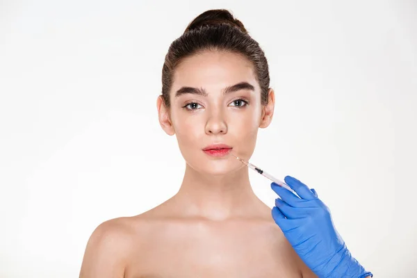 Portrait of beautiful woman getting injection in her lips with b — Stock Photo, Image