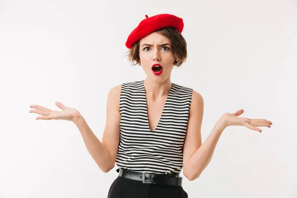 Retrato de una mujer desconcertada con boina roja — Foto de Stock