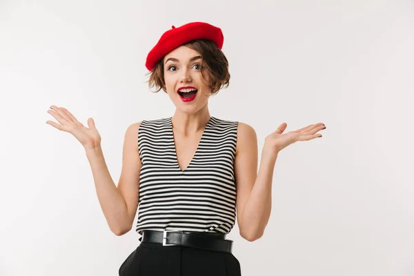 Retrato de una mujer alegre vestida con boina roja — Foto de Stock