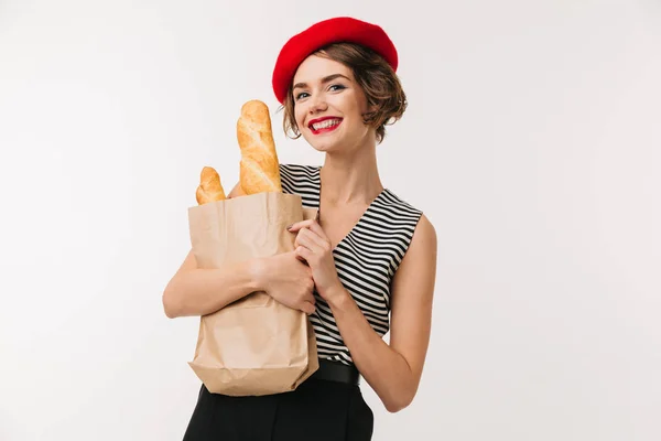 Portret van een vrolijke vrouw die baret draagt — Stockfoto