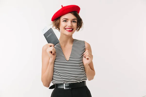 Retrato de una mujer feliz con boina roja —  Fotos de Stock