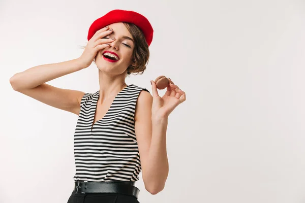 Portrét šťastné ženy nosí červený baret — Stock fotografie
