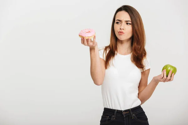 Portrait of a confused young woman — Stock Photo, Image