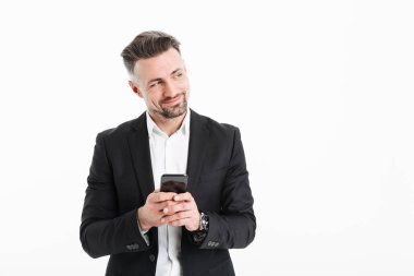 Takım elbise giymiş mutlu bir işadamı portresi