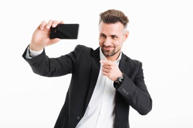 Gülümseyen bir olgun işadamı portresi takım elbise giymiş