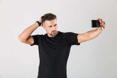 Yakışıklı bir olgun sporcu portresi