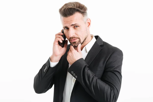 Retrato de um belo homem de negócios vestido de terno — Fotografia de Stock