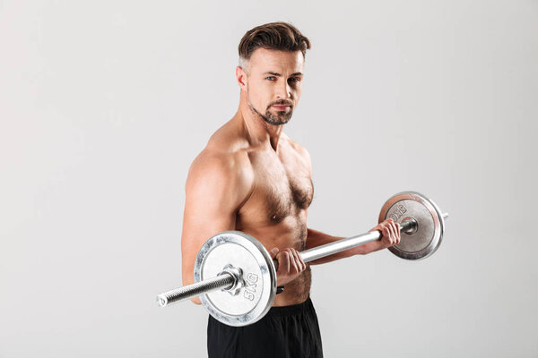 Портрет сильного взрослого спортсмена
