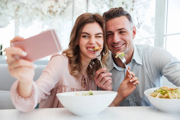 Portrait of a happy young couple — Stock Photo, Image