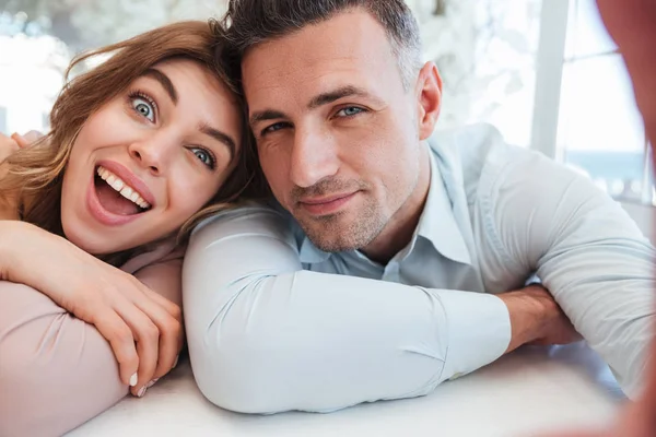 Two lovely people young man and woman having fun together, and m — Stock Photo, Image