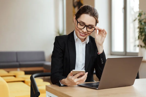 Young happy business lady work — Stock Photo, Image
