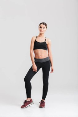 Tam uzunlukta çekici genç sporcumuz eşofman ve l