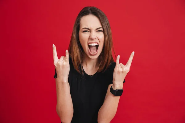 Retrato de una chica gritando mostrando cuernos hasta gesto —  Fotos de Stock