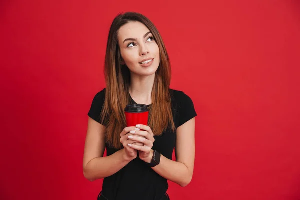 Foto de mulher sonhando com cabelos castanhos longos sorrindo e olhando — Fotografia de Stock