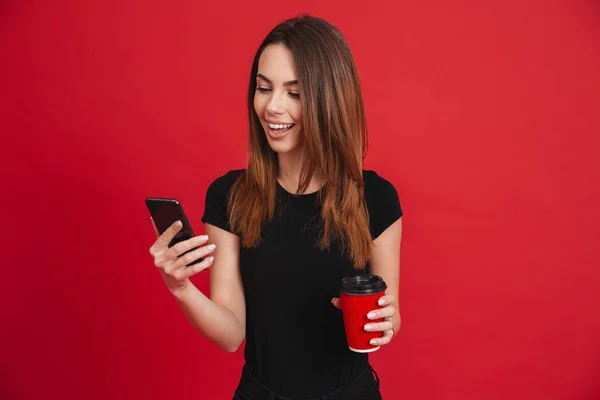 Foto di bella donna con lunghi capelli castani che comunica via sma — Foto Stock