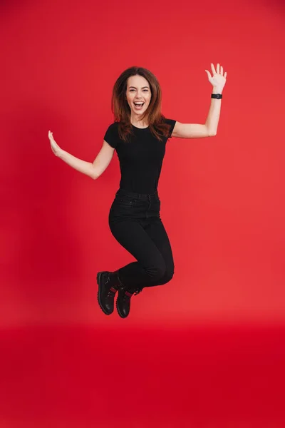 Retrato completo de mujer positiva de 20 años con camiseta negra —  Fotos de Stock