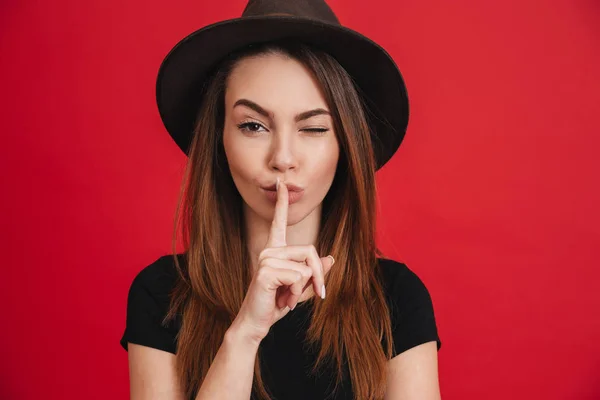 Primer plano de una chica muy elegante con sombrero — Foto de Stock