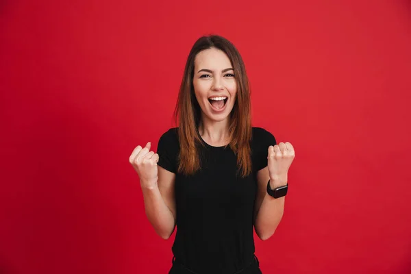 Portret van een tevreden casual meisje vieren succes — Stockfoto