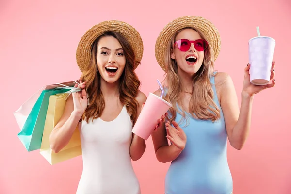 Retrato de dos chicas encantadoras —  Fotos de Stock