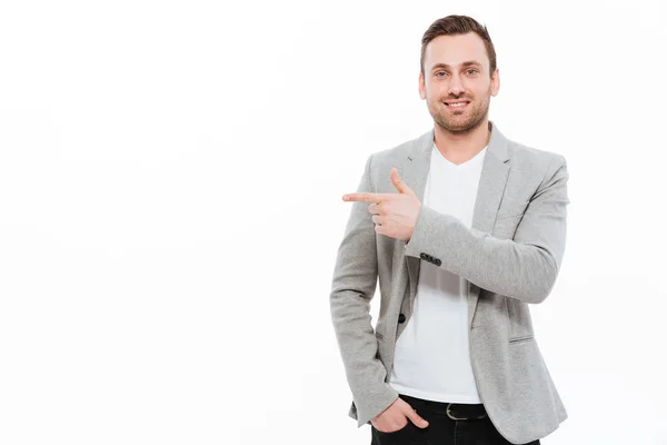 Joven empresario alegre señalando . — Foto de Stock