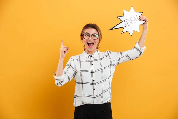 Retrato de mujer joven en camisa a cuadros con idea de discurso bubbl — Foto de Stock