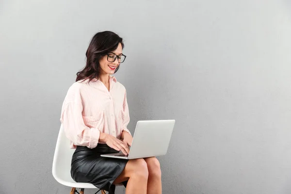 Portrait of a happy businesswoman in eyeglasses — Stock Photo, Image