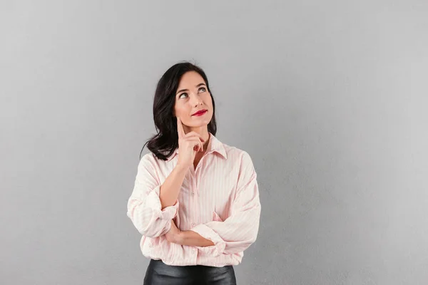 Retrato de una mujer de negocios pensativa — Foto de Stock